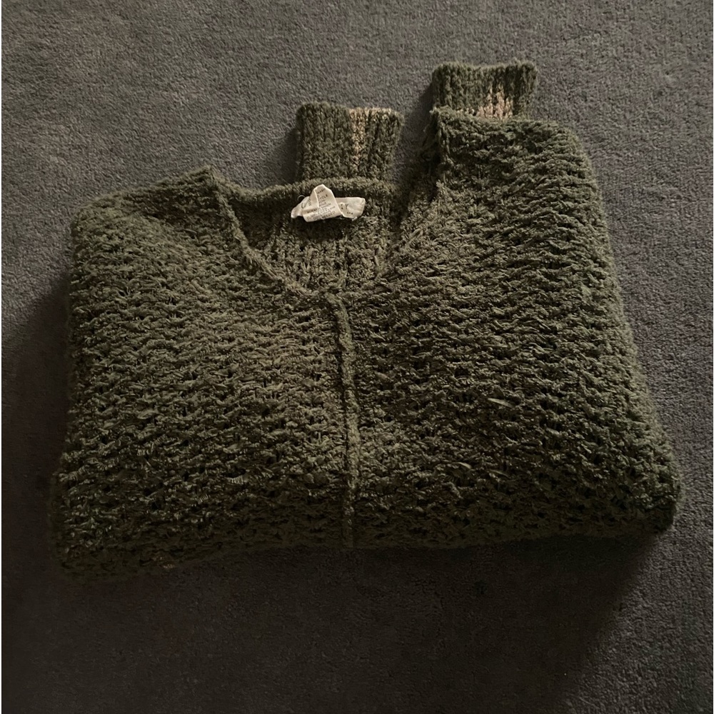 Green fitted sweater